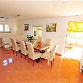 3 Bedroom Villa with Pool & Tennis Court near Sinj, sleeps 8